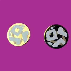 Vintage Avon 1980s earrings Gold-toned with white